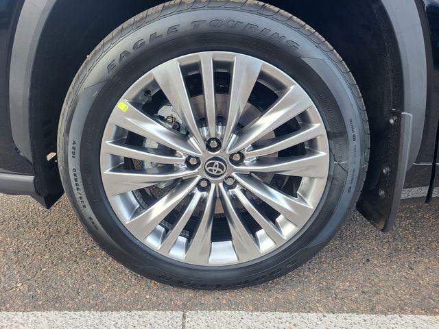 new 2026 Toyota Highlander car, priced at $55,672