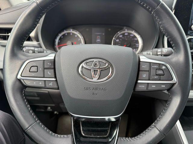 used 2020 Toyota Highlander car, priced at $26,991