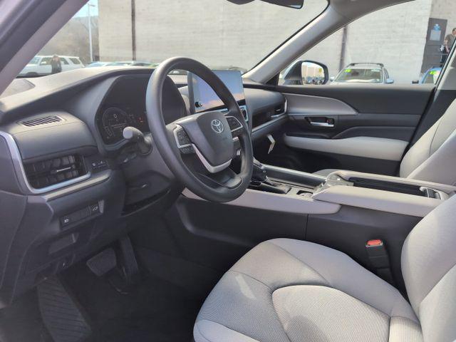 new 2025 Toyota Highlander Hybrid car, priced at $46,135