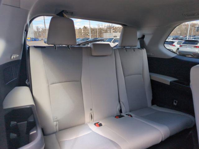 new 2025 Toyota Highlander Hybrid car, priced at $46,135