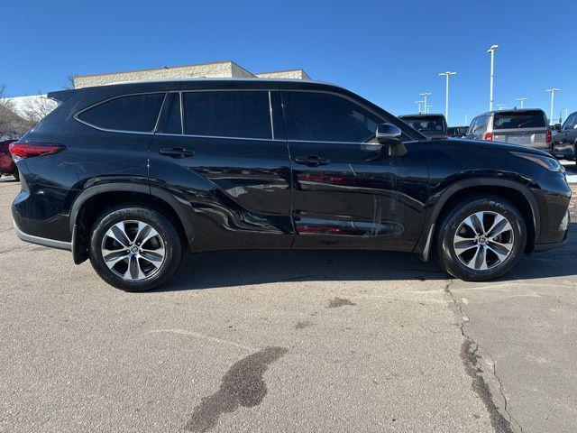 used 2022 Toyota Highlander car, priced at $39,291