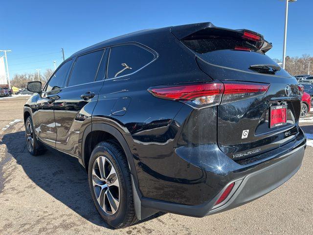 used 2022 Toyota Highlander car, priced at $39,291