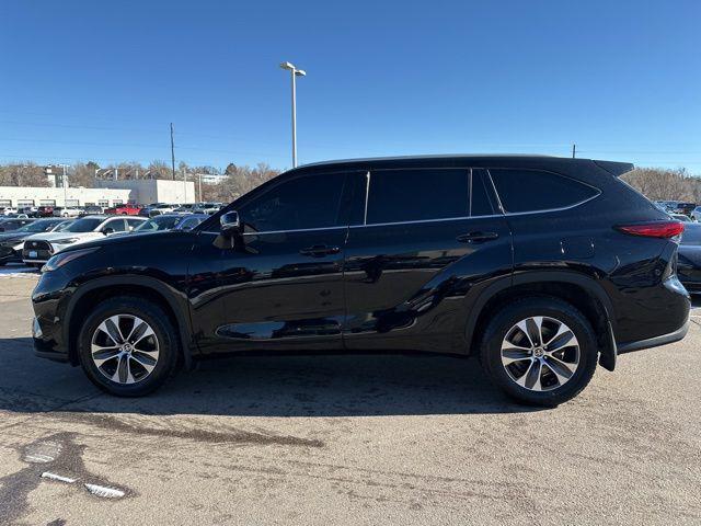 used 2022 Toyota Highlander car, priced at $39,291