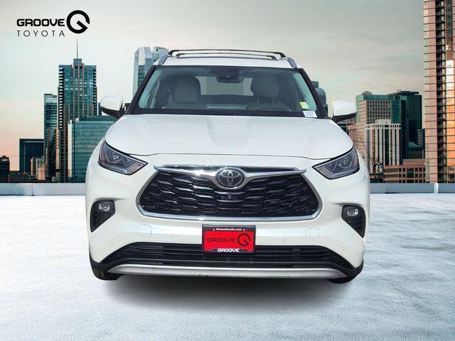 used 2020 Toyota Highlander car, priced at $27,995