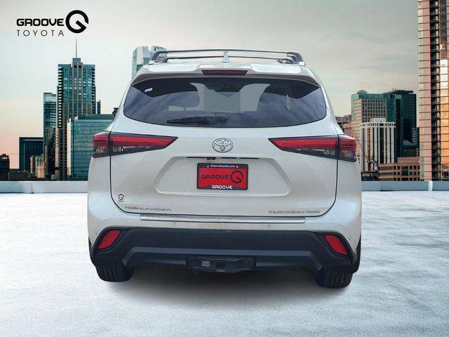 used 2020 Toyota Highlander car, priced at $27,995