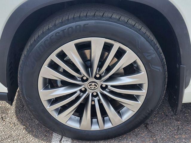 used 2020 Toyota Highlander car, priced at $27,995