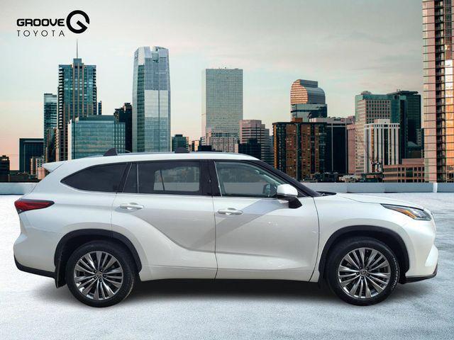 used 2020 Toyota Highlander car, priced at $27,995