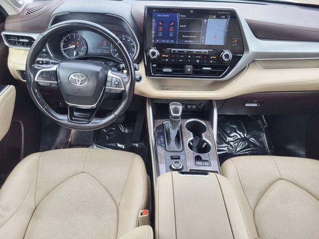 used 2020 Toyota Highlander car, priced at $27,995