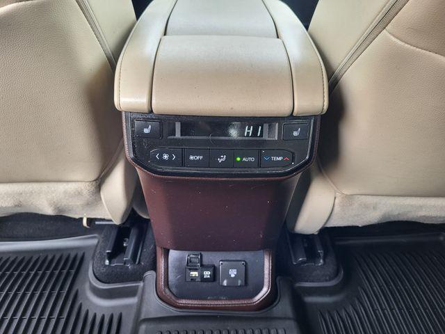 used 2020 Toyota Highlander car, priced at $27,995