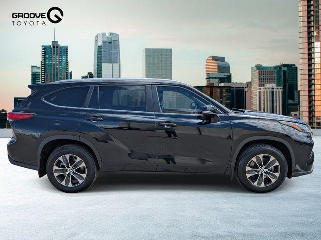 used 2023 Toyota Highlander car, priced at $40,279