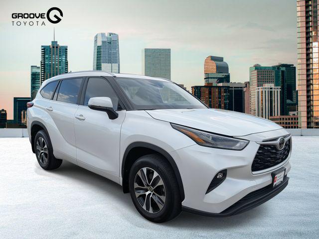used 2023 Toyota Highlander car, priced at $37,895