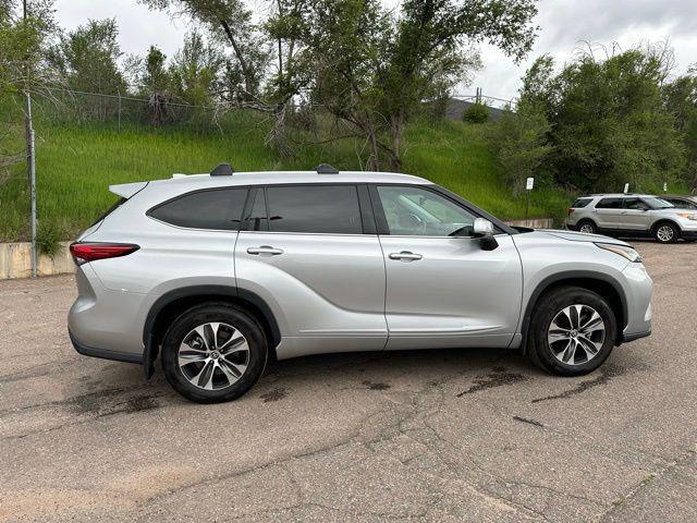 used 2022 Toyota Highlander car, priced at $39,801