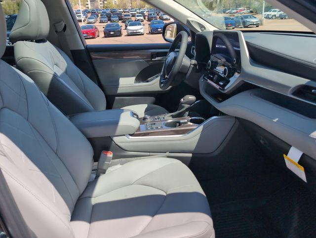 new 2025 Toyota Highlander car, priced at $56,182