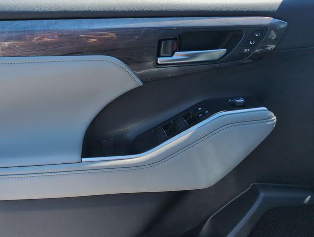 new 2025 Toyota Highlander car, priced at $56,182