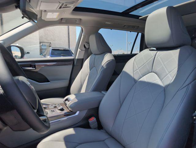 new 2025 Toyota Highlander car, priced at $56,182