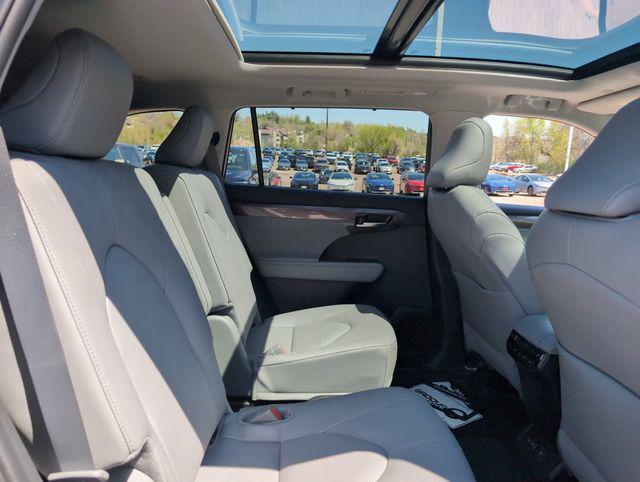new 2025 Toyota Highlander car, priced at $56,182