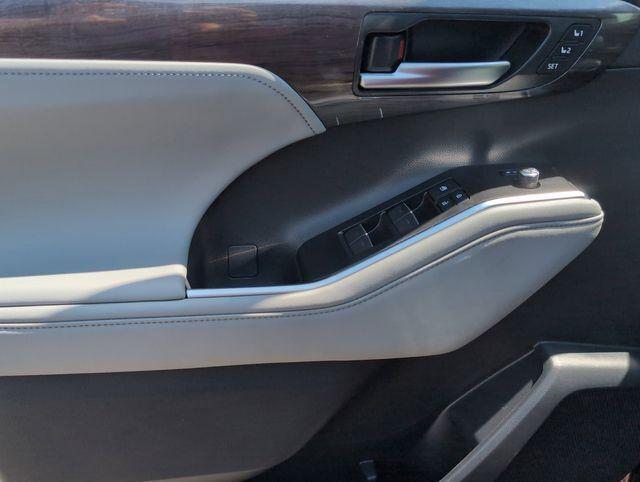 new 2025 Toyota Highlander car, priced at $52,178