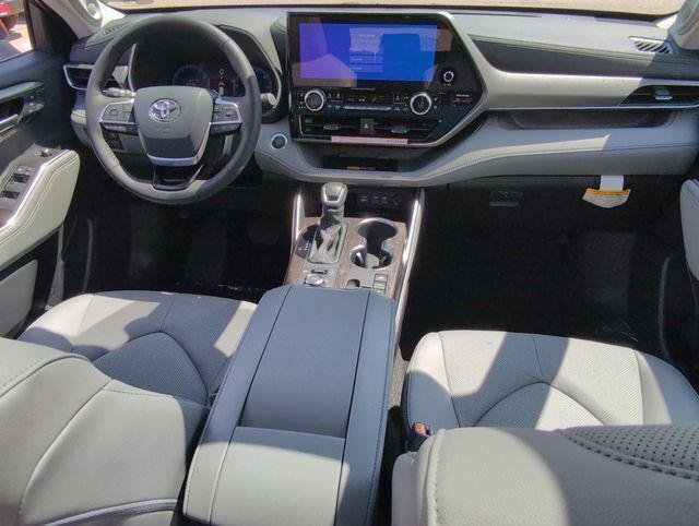 new 2025 Toyota Highlander car, priced at $52,178