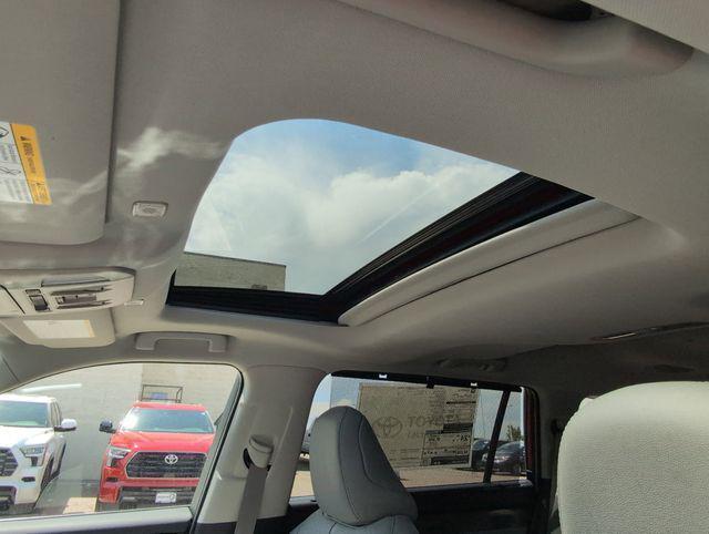 new 2025 Toyota Highlander car, priced at $52,178