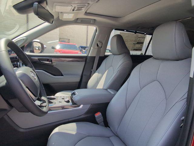 new 2025 Toyota Highlander car, priced at $52,178