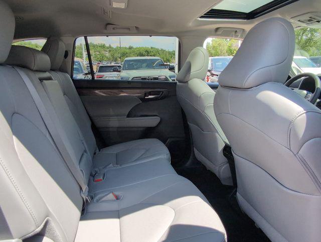 new 2025 Toyota Highlander car, priced at $52,178
