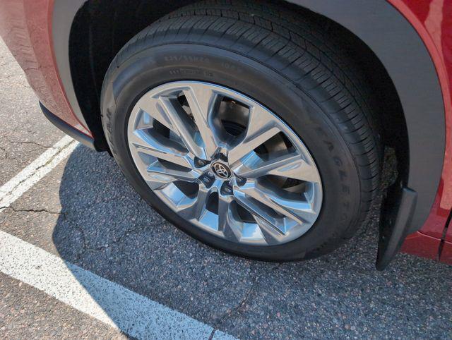 new 2025 Toyota Highlander car, priced at $52,178
