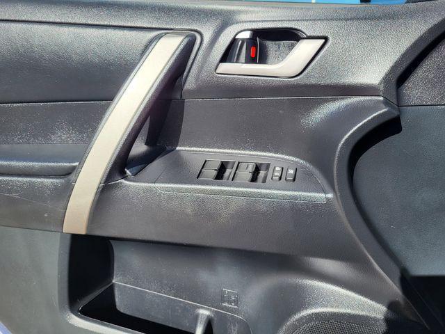 used 2013 Toyota Highlander car, priced at $10,491