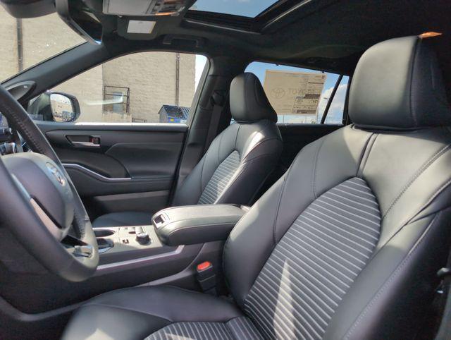 new 2025 Toyota Highlander car, priced at $50,473