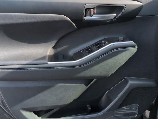 new 2025 Toyota Highlander car, priced at $50,473