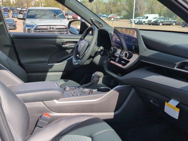 new 2025 Toyota Highlander car, priced at $50,473