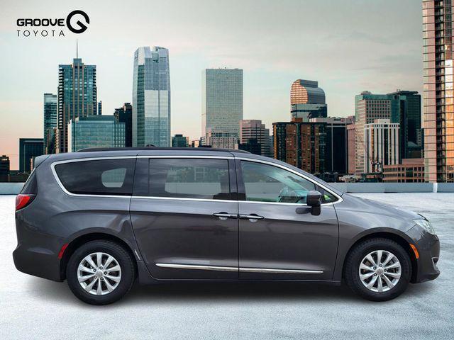 used 2017 Chrysler Pacifica car, priced at $7,995