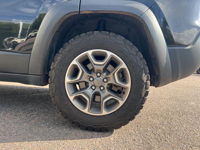 used 2020 Jeep Cherokee car, priced at $20,991