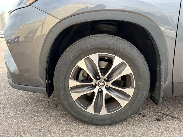 used 2023 Toyota Highlander car, priced at $38,519