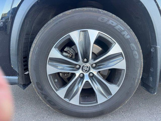 used 2021 Toyota Highlander car, priced at $31,558