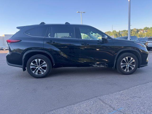 used 2021 Toyota Highlander car, priced at $31,558