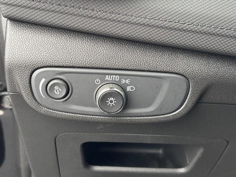 used 2025 Chevrolet TrailBlazer car, priced at $25,870