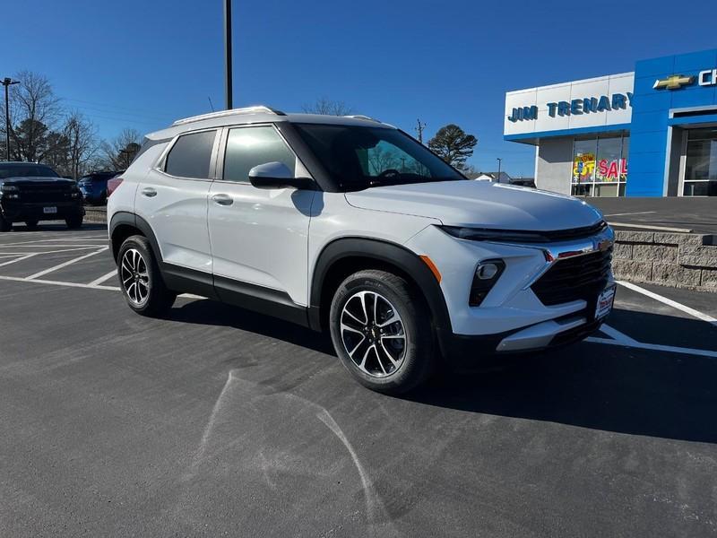 new 2025 Chevrolet TrailBlazer car, priced at $26,340