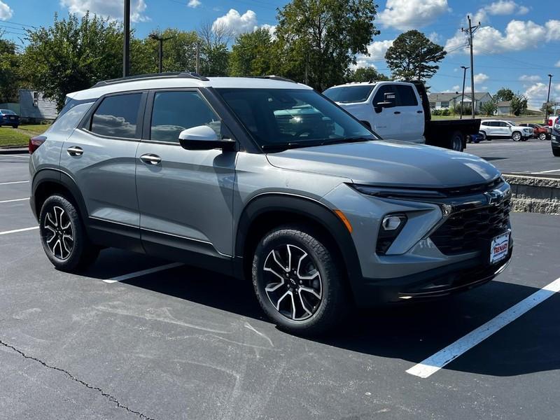 new 2025 Chevrolet TrailBlazer car, priced at $30,576