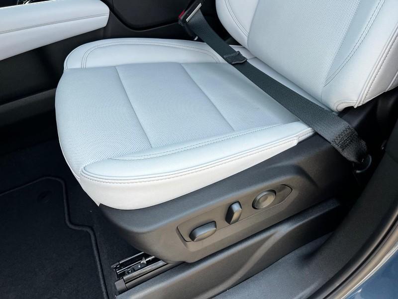 new 2025 Chevrolet Suburban car, priced at $79,070