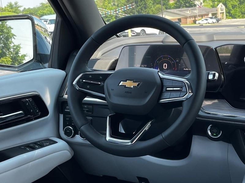 new 2025 Chevrolet Suburban car, priced at $79,070