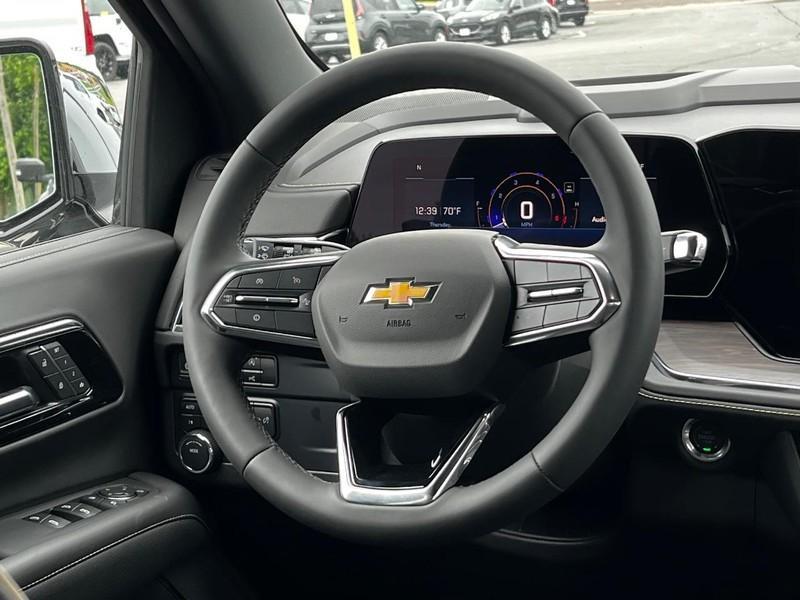 new 2025 Chevrolet Suburban car, priced at $79,070