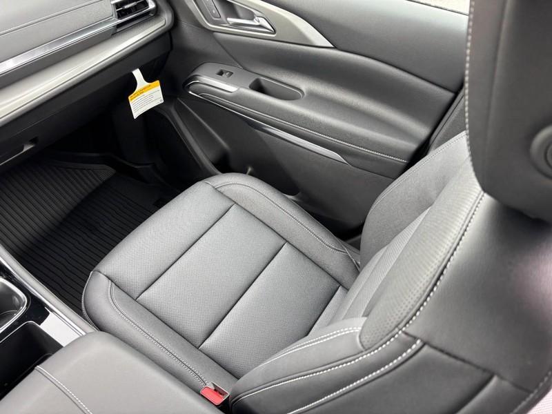 new 2026 Chevrolet Traverse car, priced at $43,580