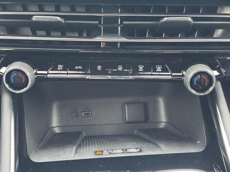 new 2026 Chevrolet Traverse car, priced at $43,580