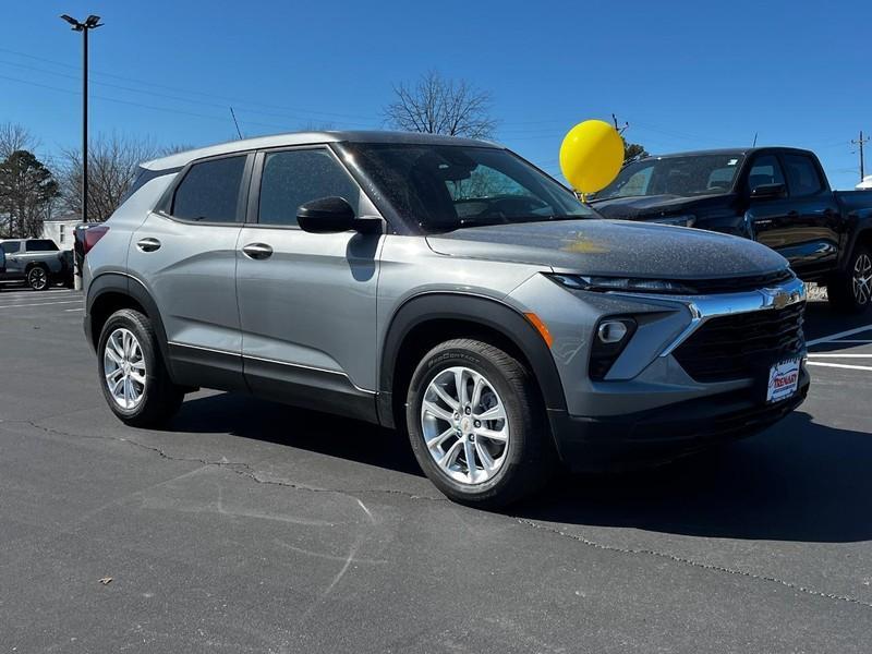 new 2025 Chevrolet TrailBlazer car, priced at $25,680