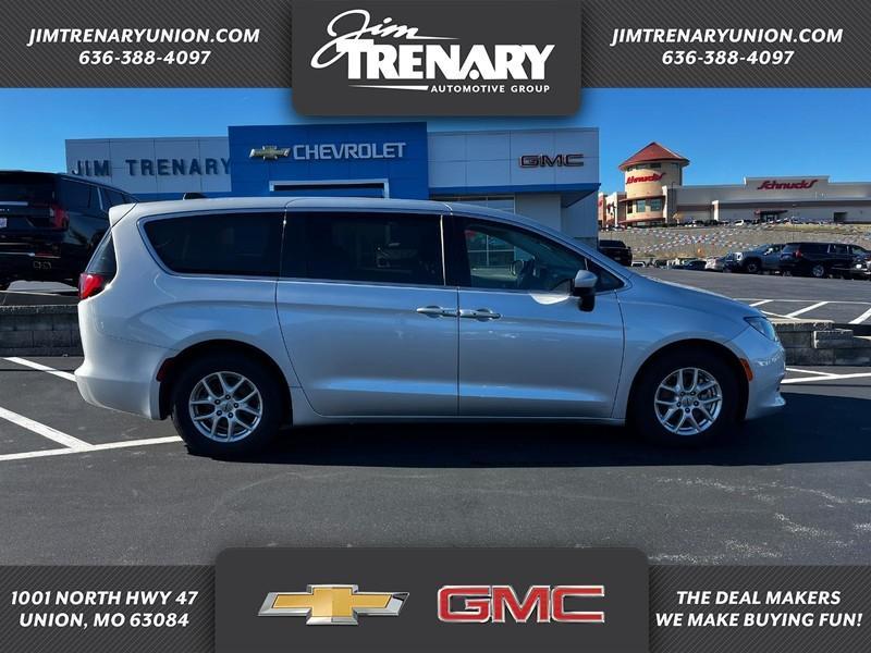 used 2022 Chrysler Voyager car