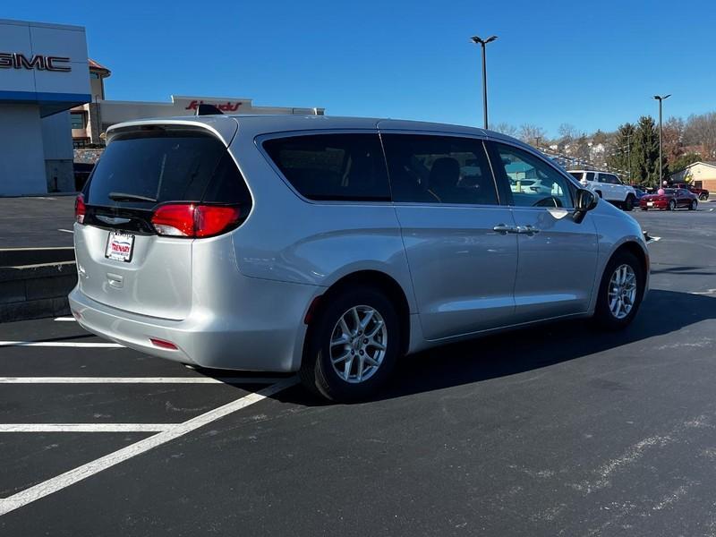 used 2022 Chrysler Voyager car