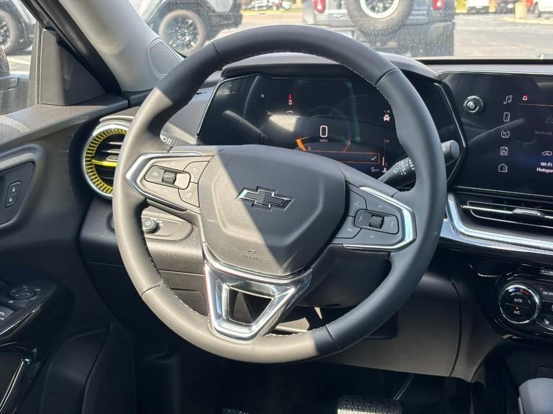 new 2025 Chevrolet Trax car, priced at $25,230
