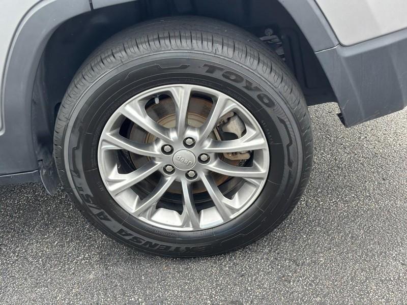 used 2019 Jeep Cherokee car