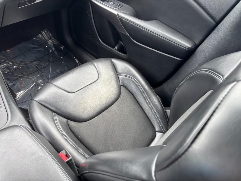 used 2019 Jeep Cherokee car