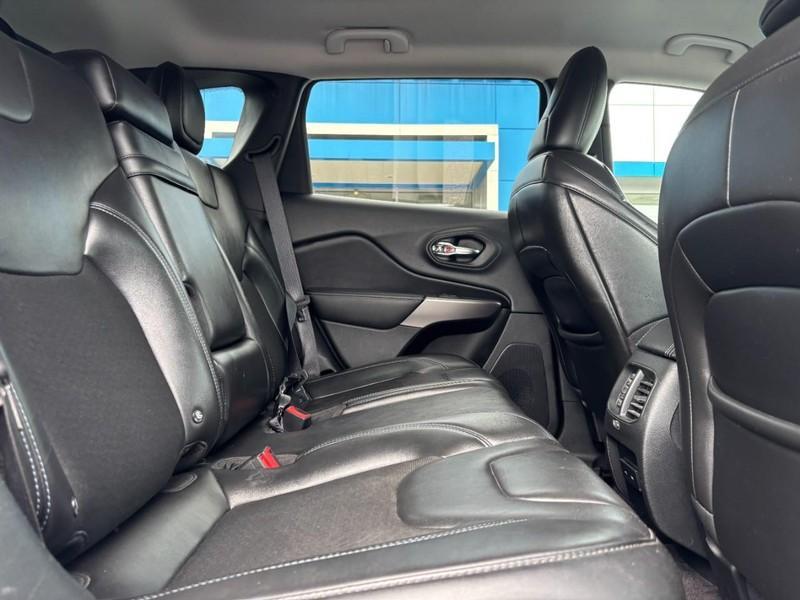 used 2019 Jeep Cherokee car